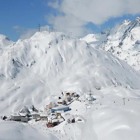 아파트 In Near Slopes
